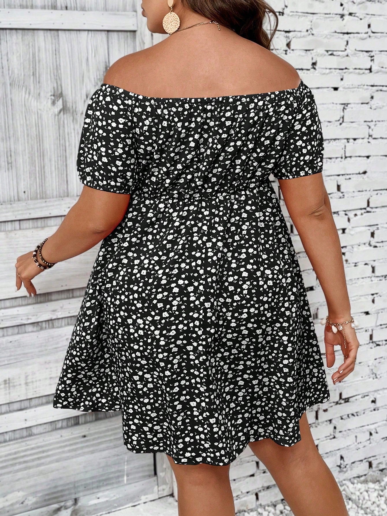Vestido Ombro a Ombro Plus Size Emma