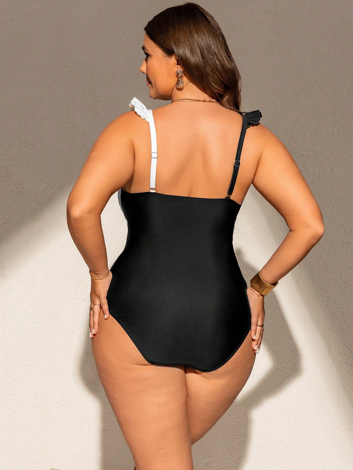 Maiô Plus Size Alana R$ 105,49 R$ 219,00 R$ 113,51