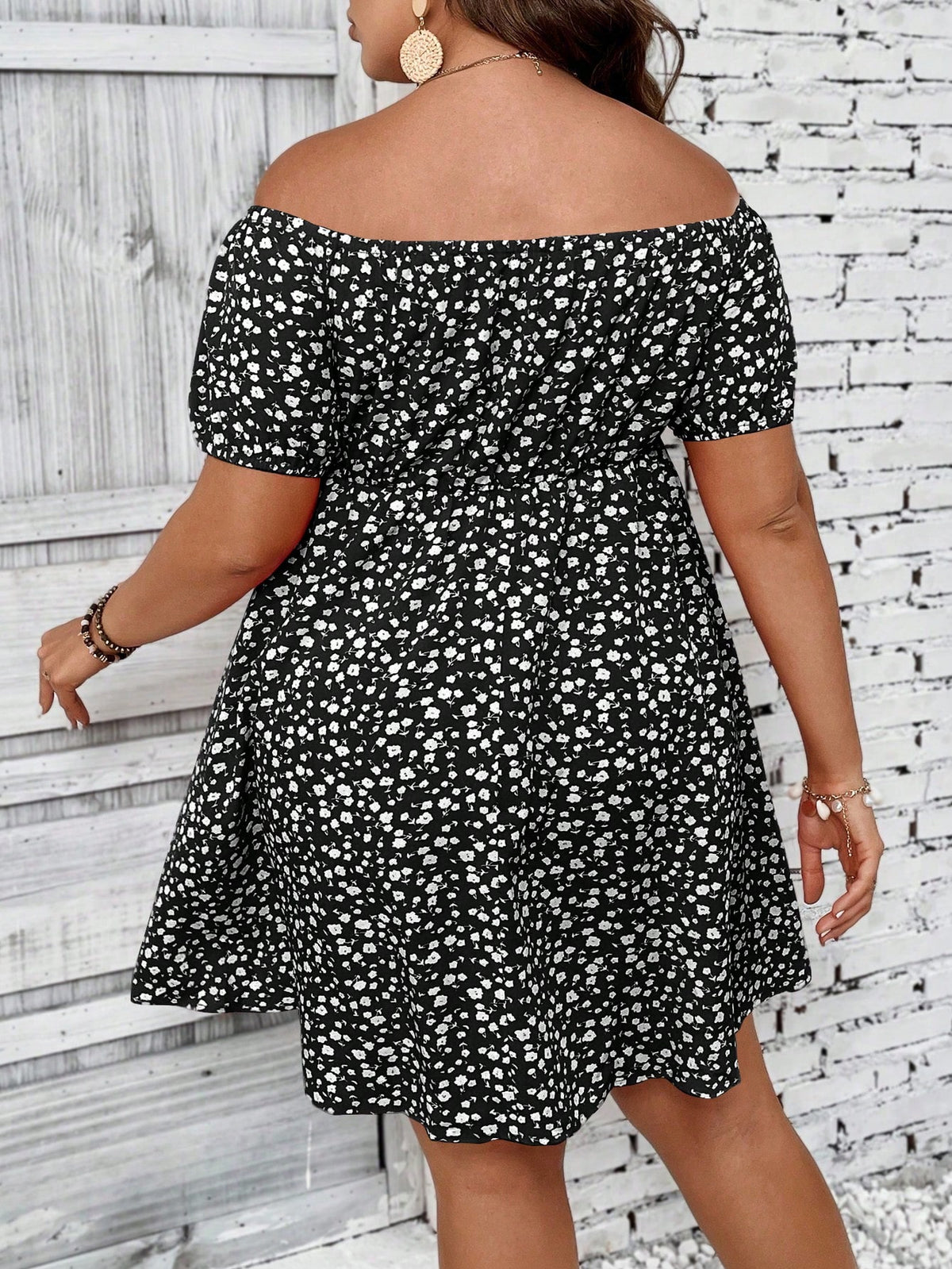 Vestido Ombro a Ombro Plus Size Emma
