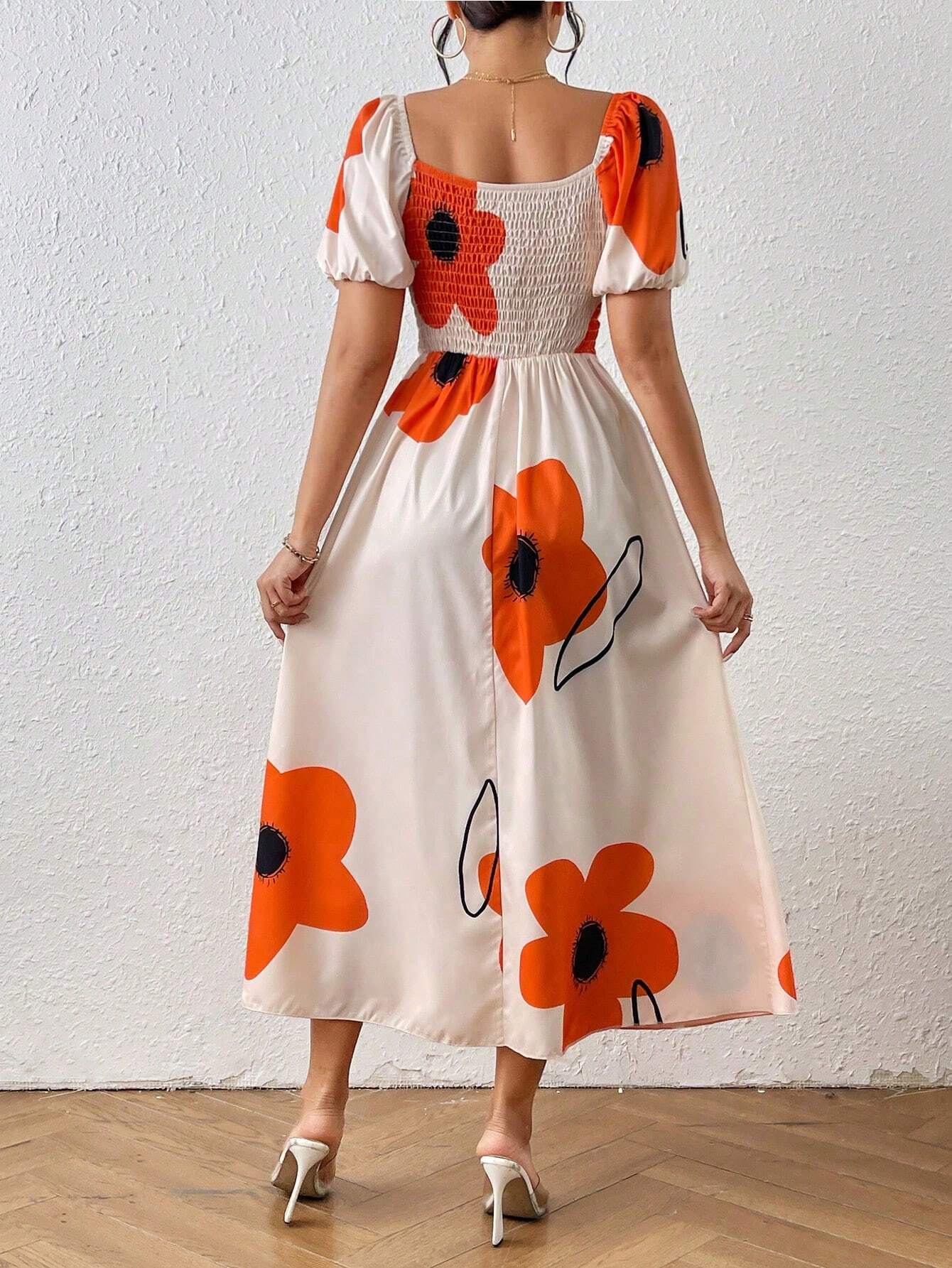 Vestido Floral Elegante com Manga Bufante e Fenda Lateral