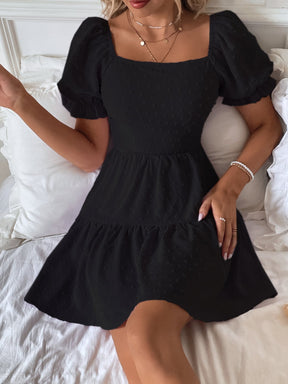 Vestido de Bolinhas com Babado