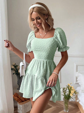 Vestido de Bolinhas com Babado