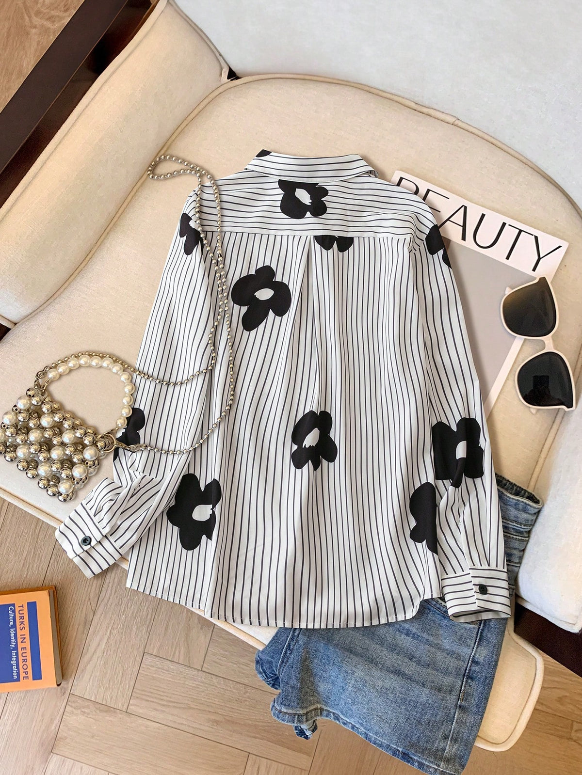 Camisa Listrada Com Flores