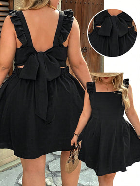 Vestido Plus Size com Costas Nuas e Plissado