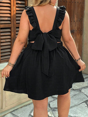 Vestido Plus Size com Costas Nuas e Plissado