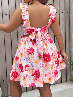 Vestido Plus Size com Costas Nuas e Plissado